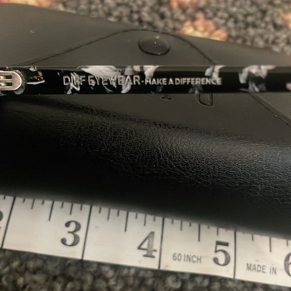 Diff Charlie Sunglasses - Picture 2 of 4